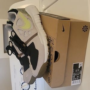 Nike free terra vista used in good condition with box size 11